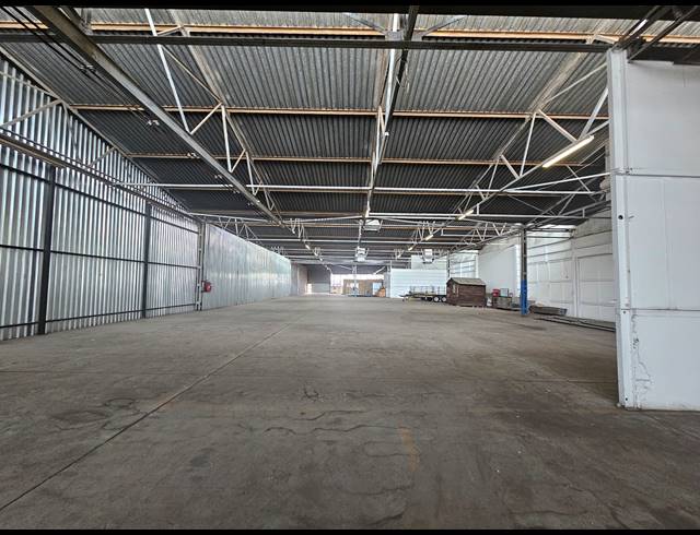 1,459M² WAREHOUSE TO LET IN ISANDO